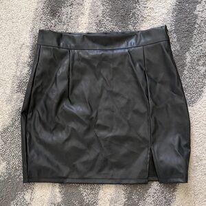 Elegant Black Leather Pencil Skirt